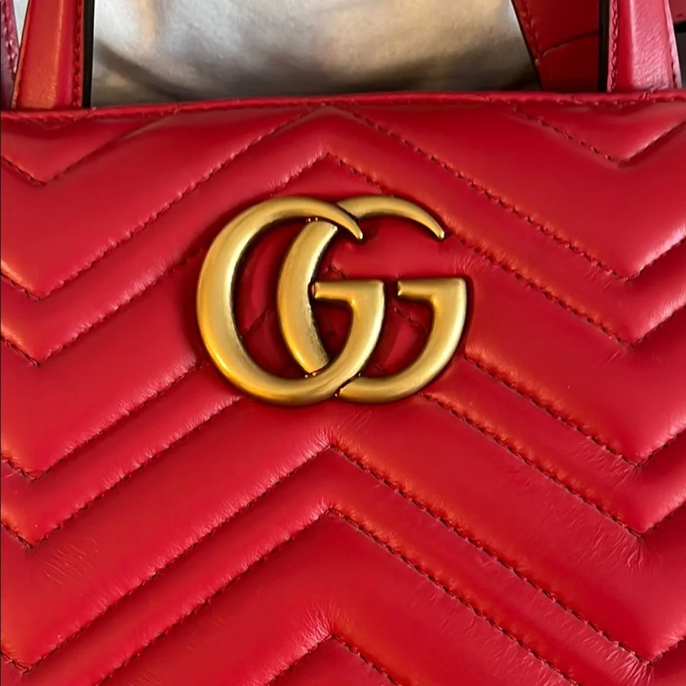 Gucci Red Shoulder Bag with Gold Hardware - Picture 8 of 16